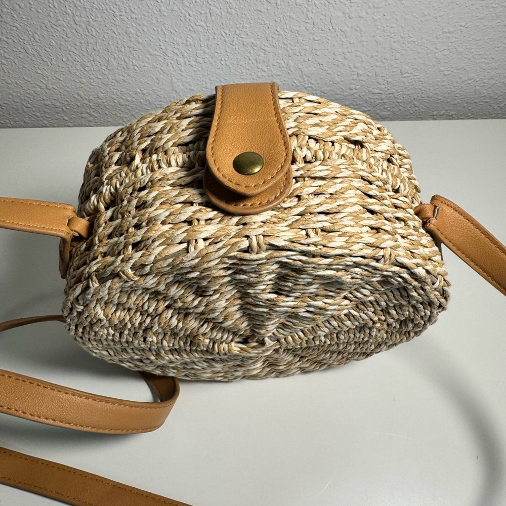 World Market Chic Tan Woven‎ Crossbody Bag - Picture 3 of 8